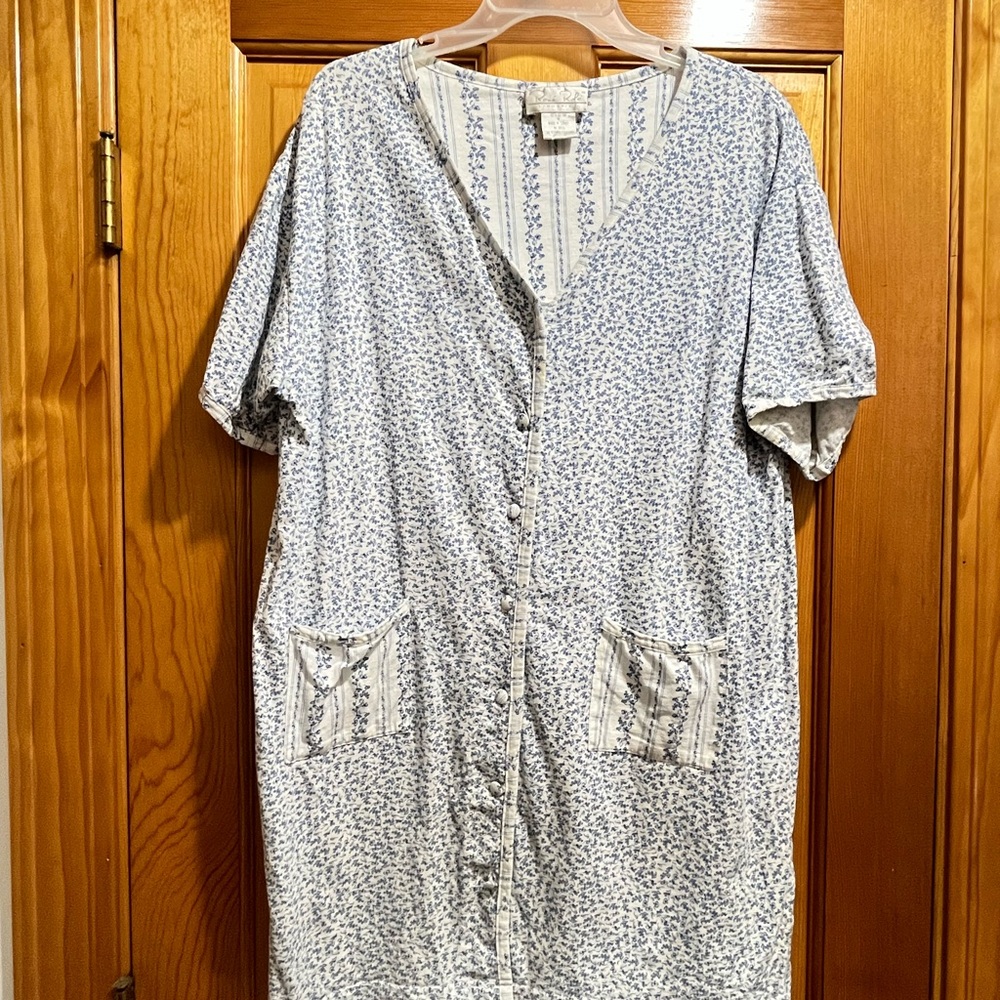 Vintage Floral Button-Down Short Robe with Pockets